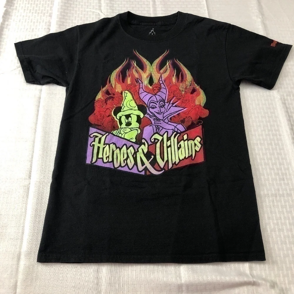 🦄 2/$20 Disney Mickey Heroes vs Villains T- Shirt - Picture 8 of 9